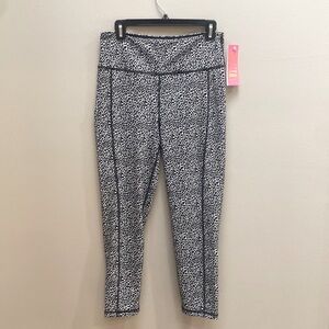 Lilly Pulitzer Luxletic Weekender High Rise Onyx Legging. Size large